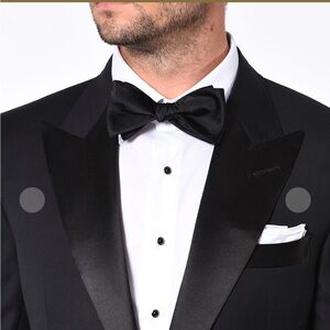 Michael Andrews bow tie ‼️♥️